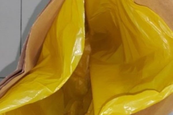 Spesifikasi Karung Kertas yang digunakan di berbagai Industri 2 Karung Kertas Jahit Multi Wall Kraft dengan Inner Plastik Kuning